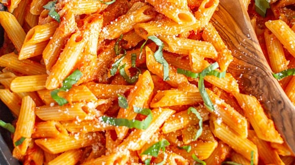 Roasted-Tomato-Vodka-Sauce-2-720x405